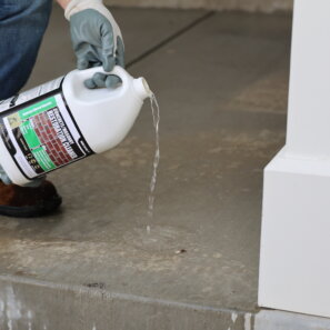 Akona® Concrete/Masonry Restoration Cleaner